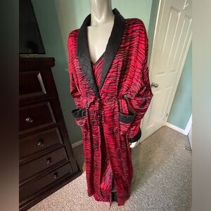 100% SILK Quilt-Trim Red Zebra Floor Length Robe with Slip Dress Rockstar Set 🔥